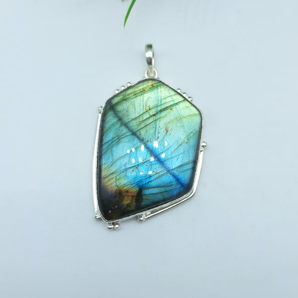 Natural Labradorite Gemstone Pendants / Wholesale Pendants / Minimalist Pendants / Jewelry for Gift / 925 Sterling Silver Plated Pendant