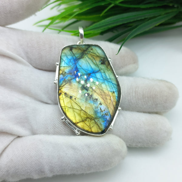 Natural Labradorite Gemstone Pendants / Wholesale Pendants / Minimalist Pendants / Jewelry for Gift / 925 Sterling Silver Plated Pendant