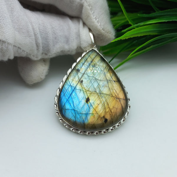 Natural Labradorite Gemstone Pendants / Wholesale Pendants / Minimalist Pendants / Jewelry for Gift / 925 Sterling Silver Plated Pendant