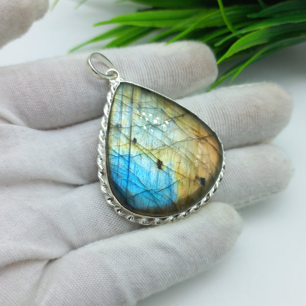 Natural Labradorite Gemstone Pendants / Wholesale Pendants / Minimalist Pendants / Jewelry for Gift / 925 Sterling Silver Plated Pendant