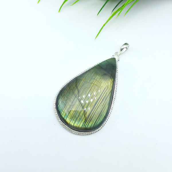 Natural Labradorite Gemstone Pendants / Wholesale Pendants / Minimalist Pendants / Jewelry for Gift / 925 Sterling Silver Plated Pendant