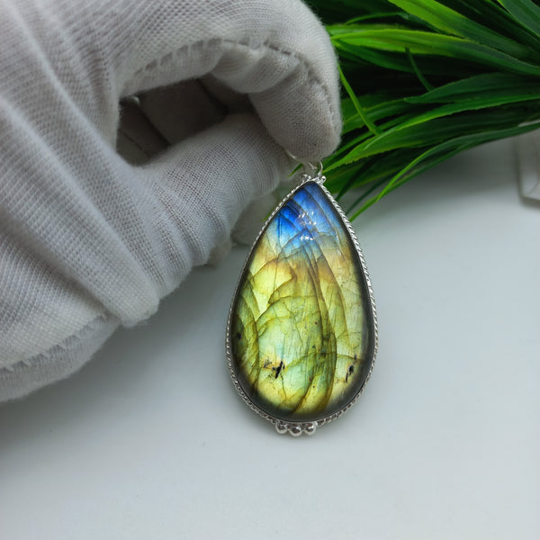 Natural Labradorite Gemstone Pendants / Wholesale Pendants / Minimalist Pendants / Jewelry for Gift / 925 Sterling Silver Plated Pendant