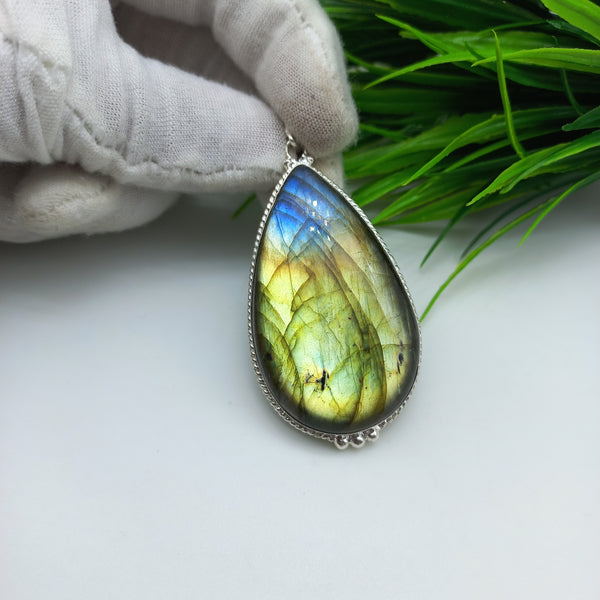 Natural Labradorite Gemstone Pendants / Wholesale Pendants / Minimalist Pendants / Jewelry for Gift / 925 Sterling Silver Plated Pendant