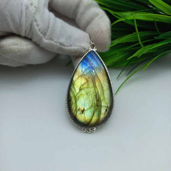 Natural Labradorite Gemstone Pendants / Wholesale Pendants / Minimalist Pendants / Jewelry for Gift / 925 Sterling Silver Plated Pendant