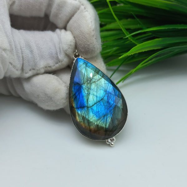 Natural Labradorite Gemstone Pendants / Wholesale Pendants / Minimalist Pendants / Jewelry for Gift / 925 Sterling Silver Plated Pendant