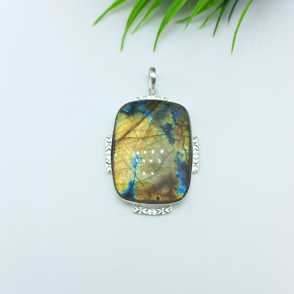 Natural Labradorite Gemstone Pendants / Wholesale Pendants / Minimalist Pendants / Jewelry for Gift / 925 Sterling Silver Plated Pendant