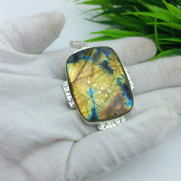 Natural Labradorite Gemstone Pendants / Wholesale Pendants / Minimalist Pendants / Jewelry for Gift / 925 Sterling Silver Plated Pendant