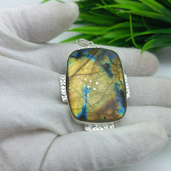 Natural Labradorite Gemstone Pendants / Wholesale Pendants / Minimalist Pendants / Jewelry for Gift / 925 Sterling Silver Plated Pendant