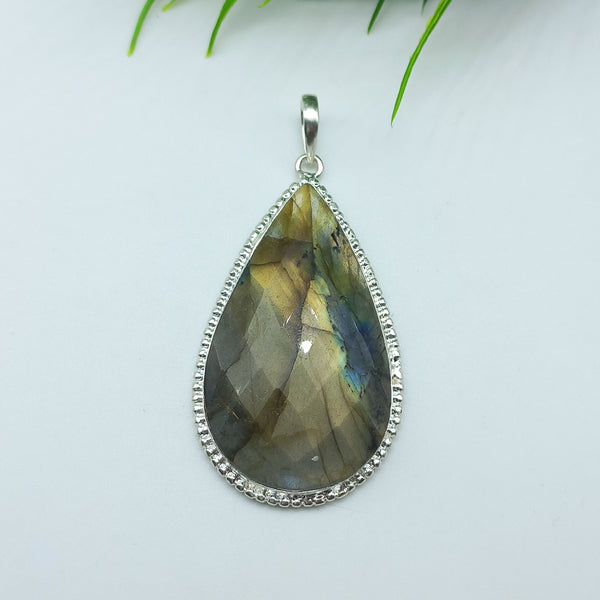 Natural Labradorite Gemstone Pendants / Wholesale Pendants / Minimalist Pendants / Jewelry for Gift / 925 Sterling Silver Plated Pendant
