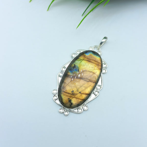 Natural Labradorite Gemstone Pendants / Wholesale Pendants / Minimalist Pendants / Jewelry for Gift / 925 Sterling Silver Plated Pendant