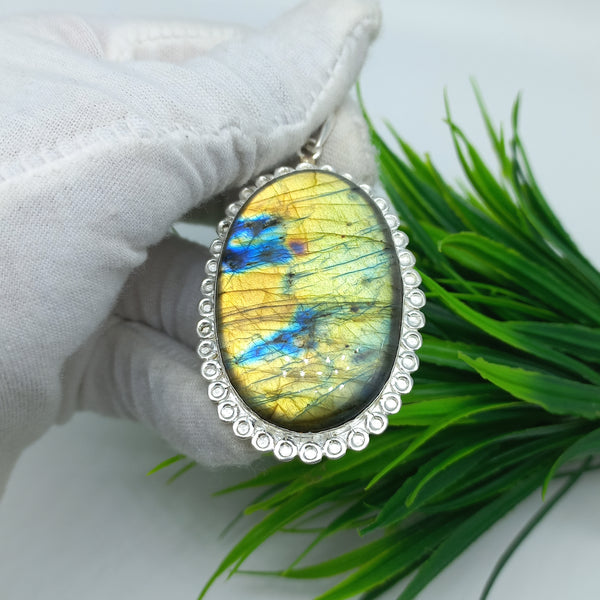 Natural Labradorite Gemstone Pendants / Wholesale Pendants / Minimalist Pendants / Jewelry for Gift / 925 Sterling Silver Plated Pendant