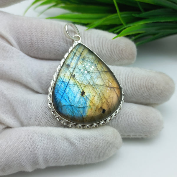 Natural Labradorite Gemstone Pendants / Wholesale Pendants / Minimalist Pendants / Jewelry for Gift / 925 Sterling Silver Plated Pendant