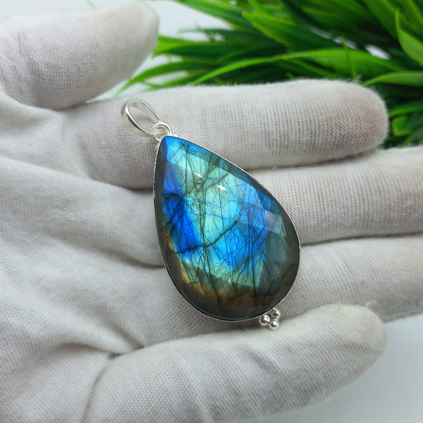 Natural Labradorite Gemstone Pendants / Wholesale Pendants / Minimalist Pendants / Jewelry for Gift / 925 Sterling Silver Plated Pendant
