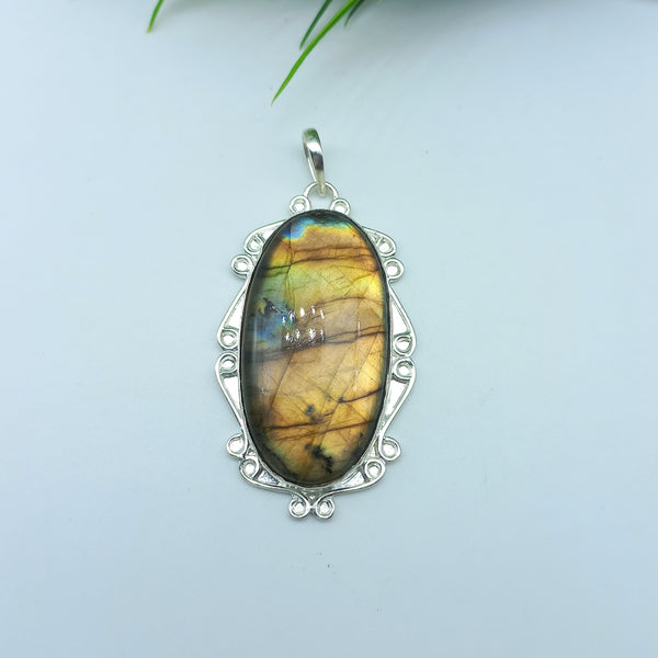 Natural Labradorite Gemstone Pendants / Wholesale Pendants / Minimalist Pendants / Jewelry for Gift / 925 Sterling Silver Plated Pendant