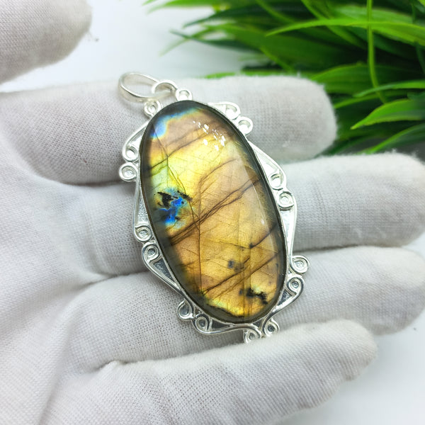 Natural Labradorite Gemstone Pendants / Wholesale Pendants / Minimalist Pendants / Jewelry for Gift / 925 Sterling Silver Plated Pendant